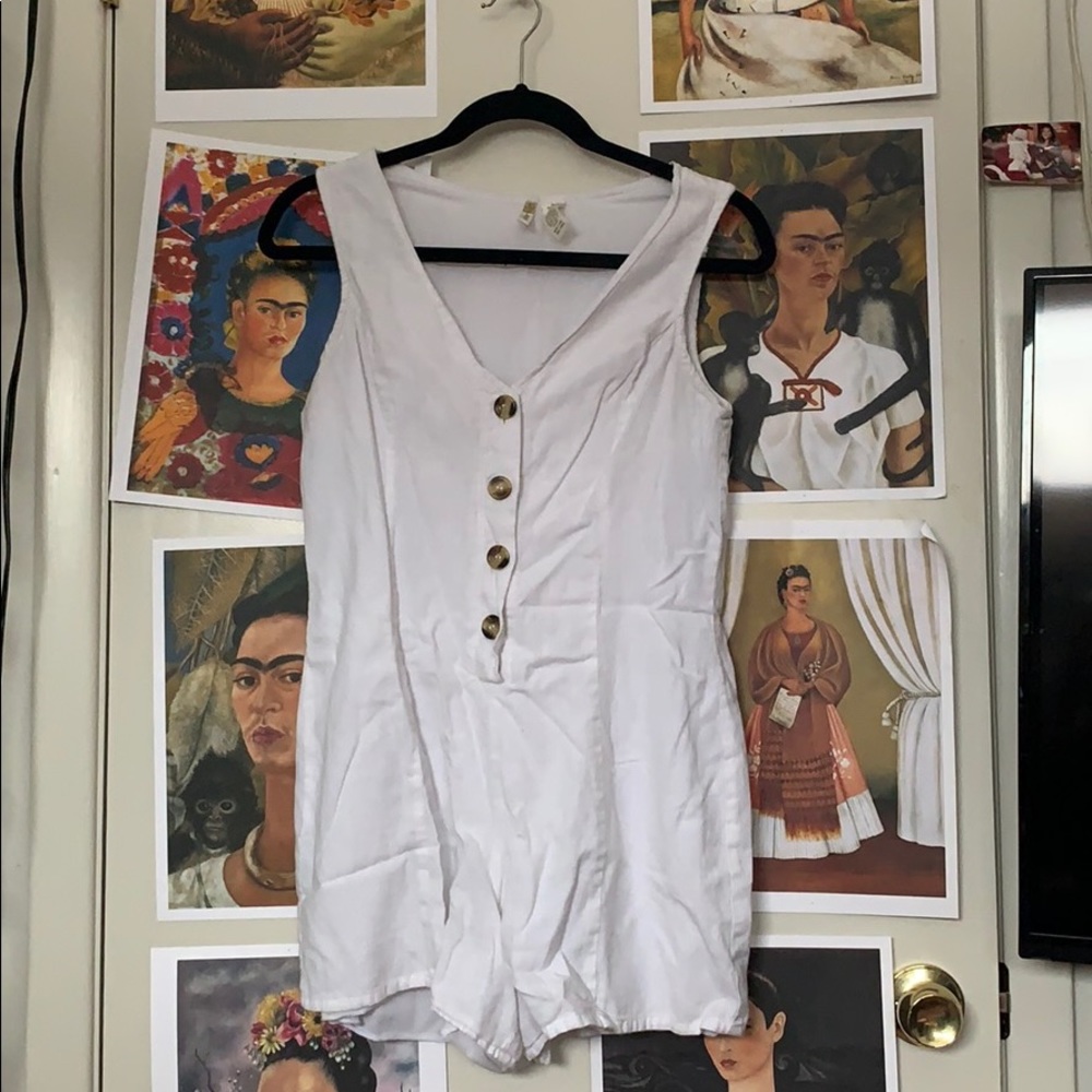 White linen jumper